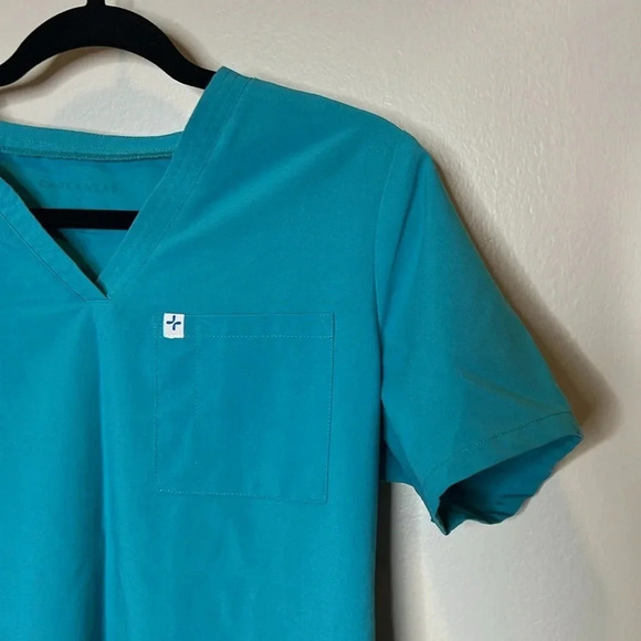 Care and Wear Women's Teal Scrub Set Flexible Material and Lots of Pockets - Picture 3 of 15